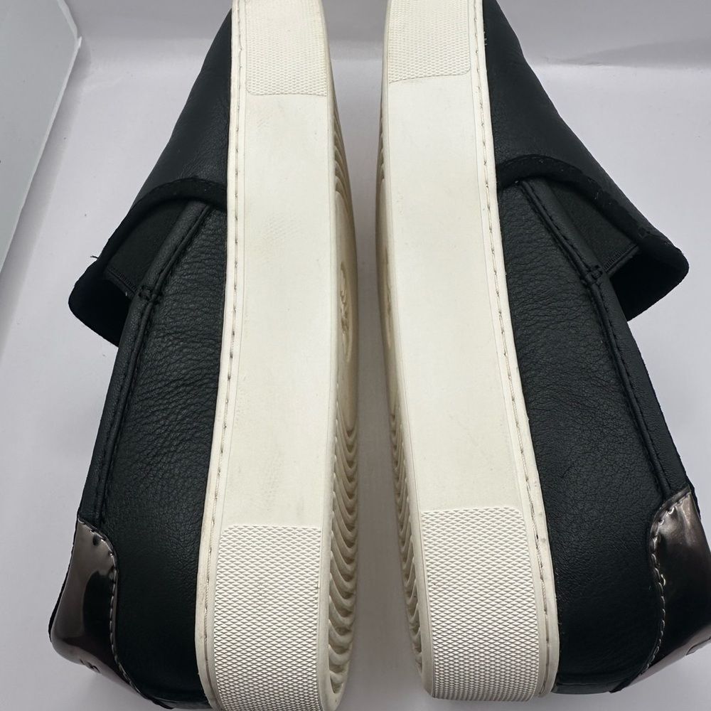 Ugg Cahlvan Black Leather Slip On Gold Accent Sneakers Size 7.5 - Picture 7 of 10